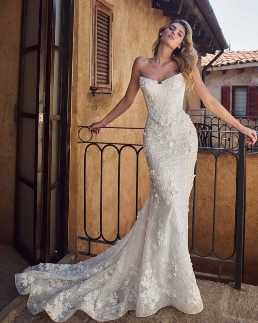 calla blanche wedding dress Harlow while her delicate spaghetti straps add an illusion of a strapless gown Size 10 Calla Blanche 124125