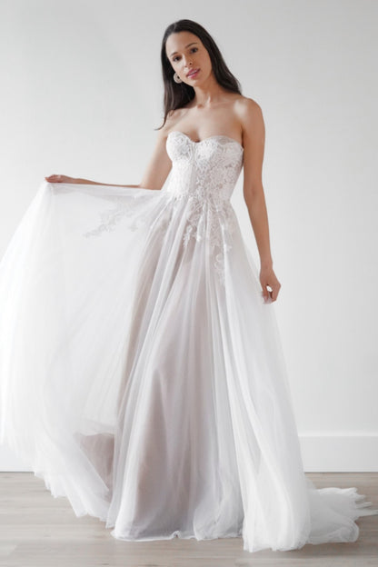 Jaislyn with Sleeves Wedding Dress