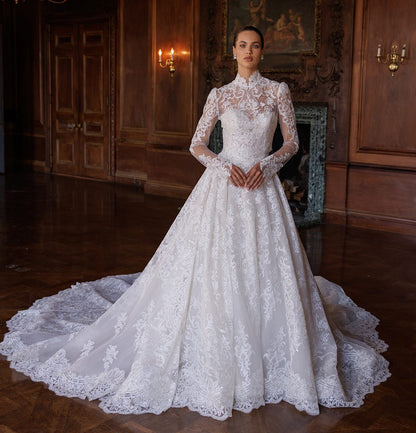 Timeless Lace Wedding Dress