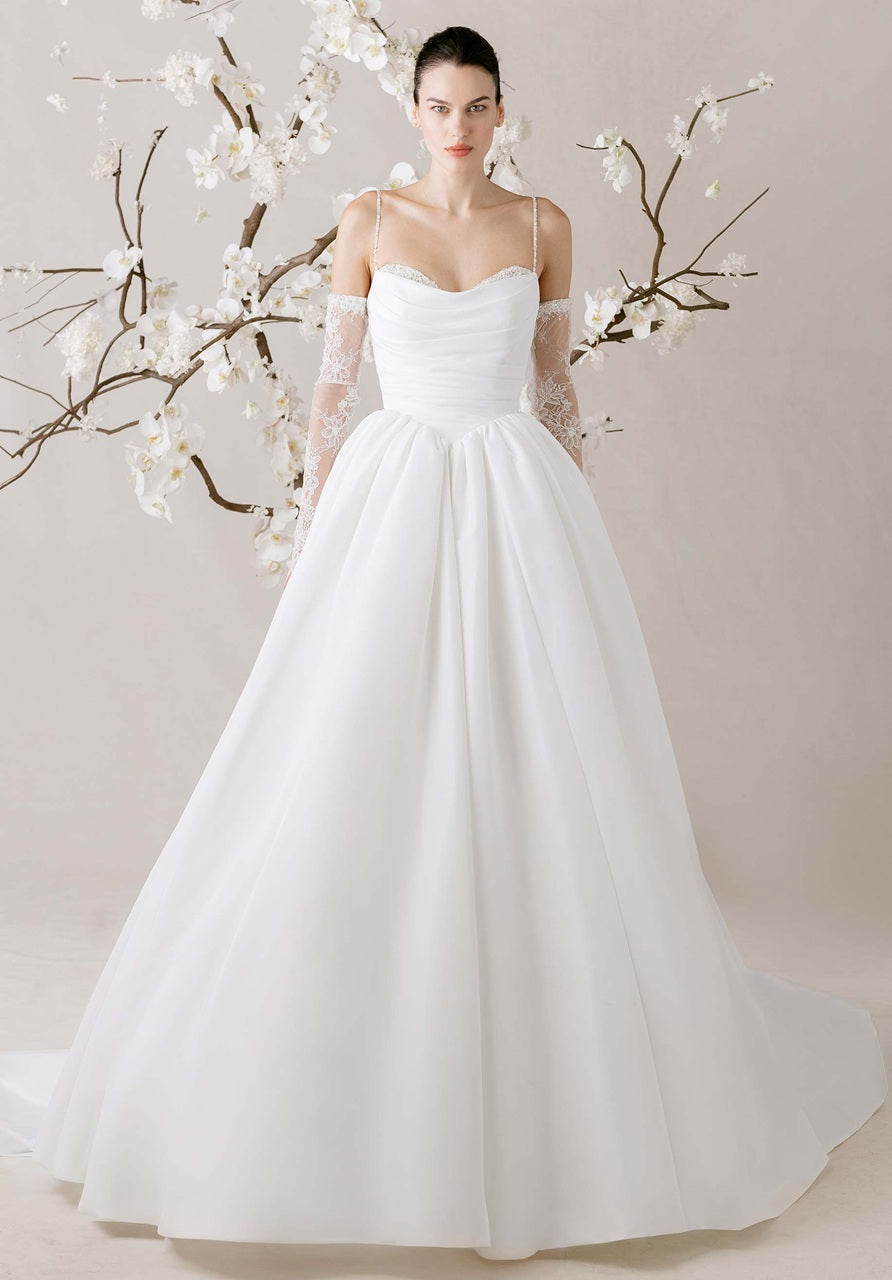 Élevé Wedding Dress