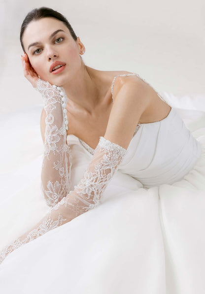 Élevé Wedding Dress