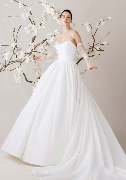 Élevé Wedding Dress