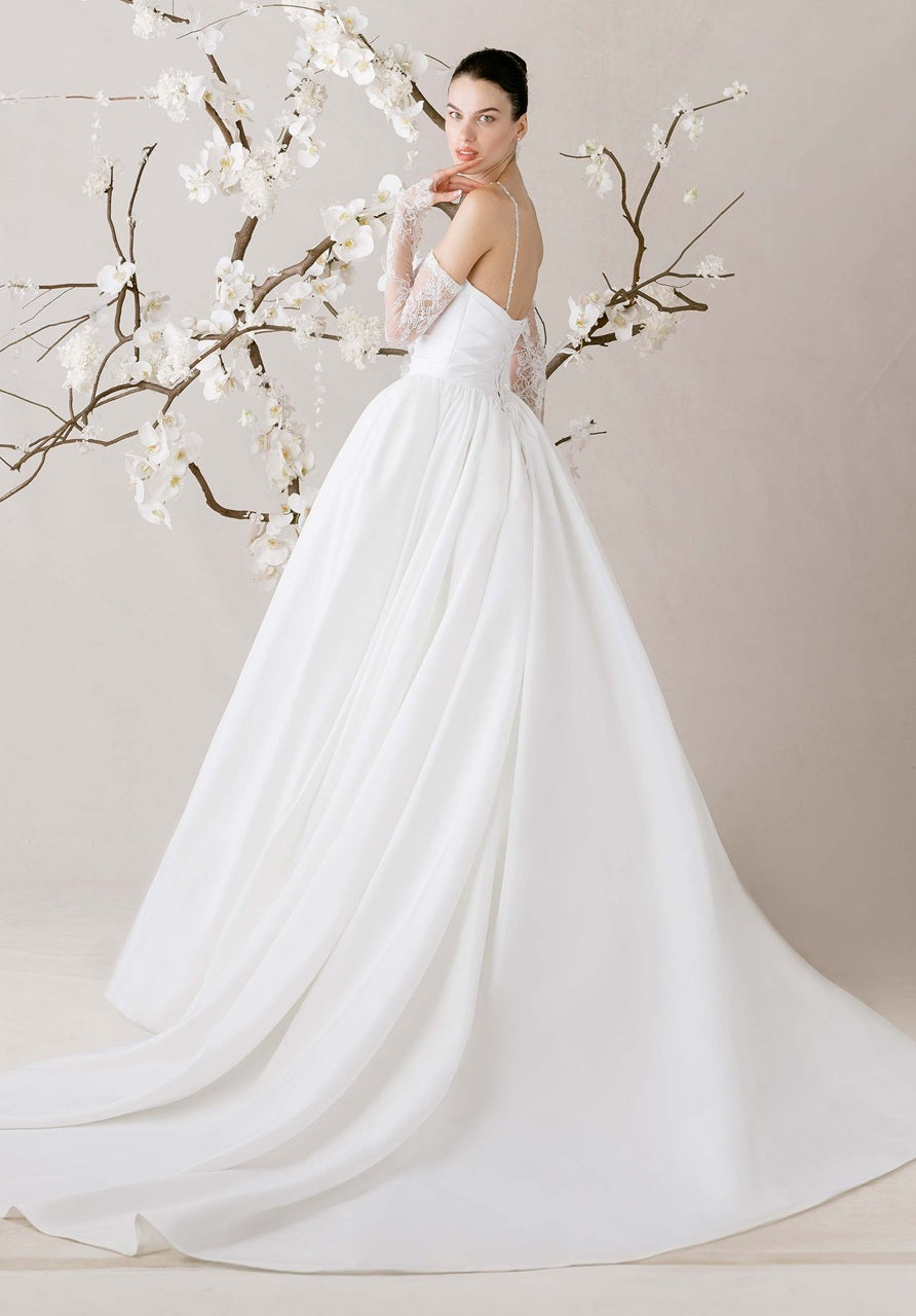 Élevé Wedding Dress