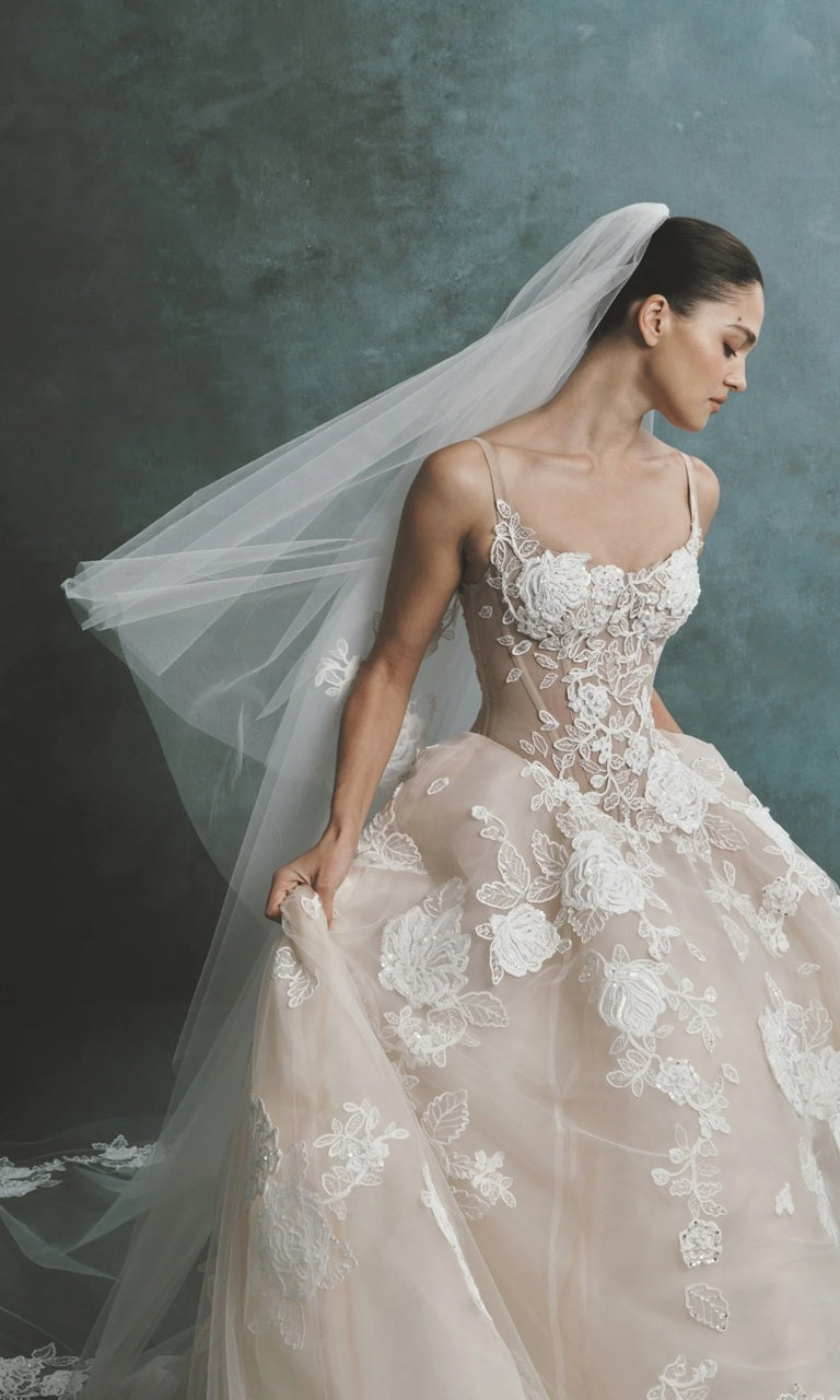 Sleeveless Floral Lace Ball Gown Wedding Dress