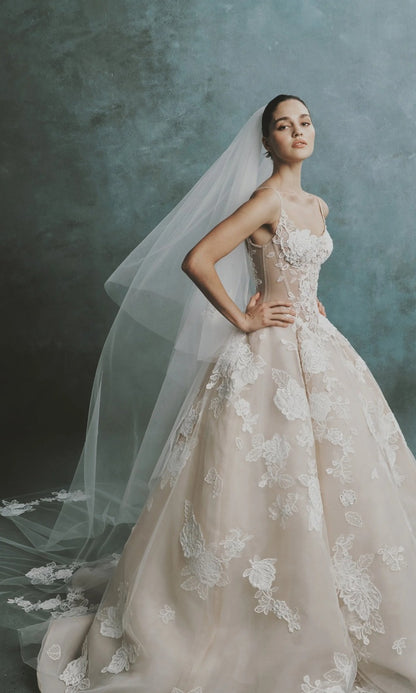 Sleeveless Floral Lace Ball Gown Wedding Dress