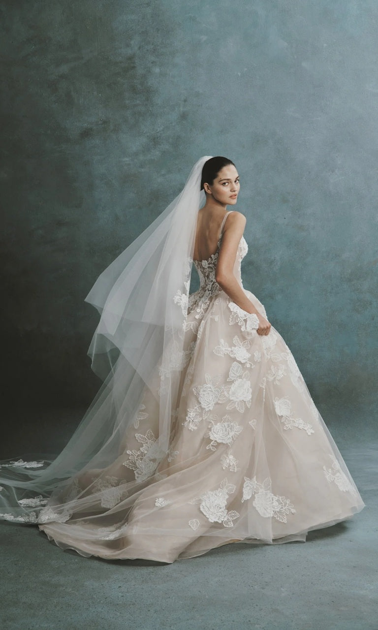 Sleeveless Floral Lace Ball Gown Wedding Dress
