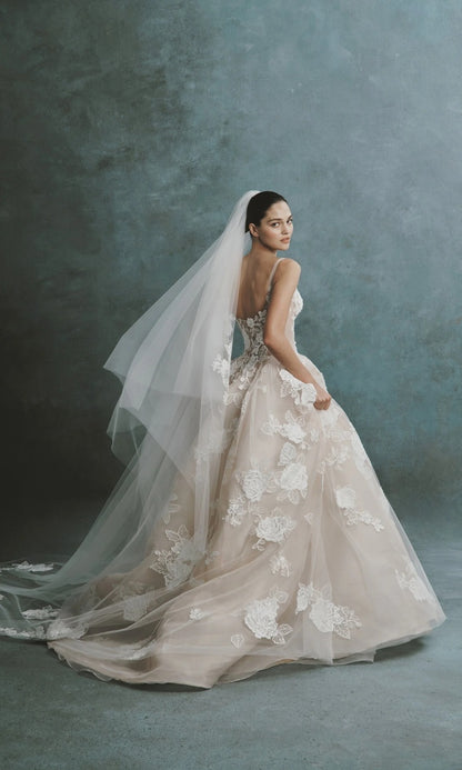 Sleeveless Floral Lace Ball Gown Wedding Dress